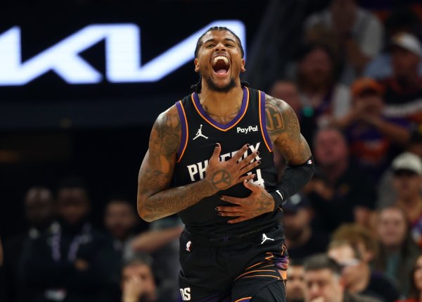 杠杆炒股网 杰伦·格林第三节7中5独砍13分 前三节15中10已砍27分+7记三分