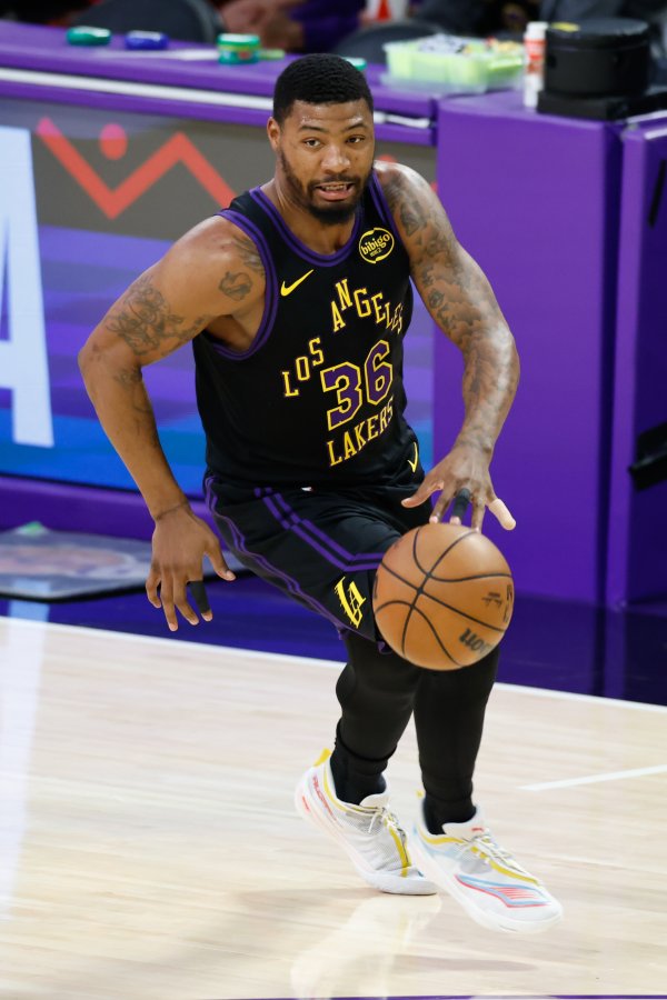 配资门户平台官网 斯玛特季后赛单场至少20分10助5断2帽 自1991年的乔丹后首人